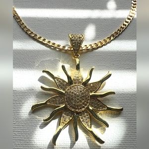 Cadena size 18 eslabon cubano y dije del sol.